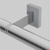 Detail der Halterung eines Haltegriffs MODULAR aus rostfreiem Edelstahl mit geschliffener Satin-Oberfläche.